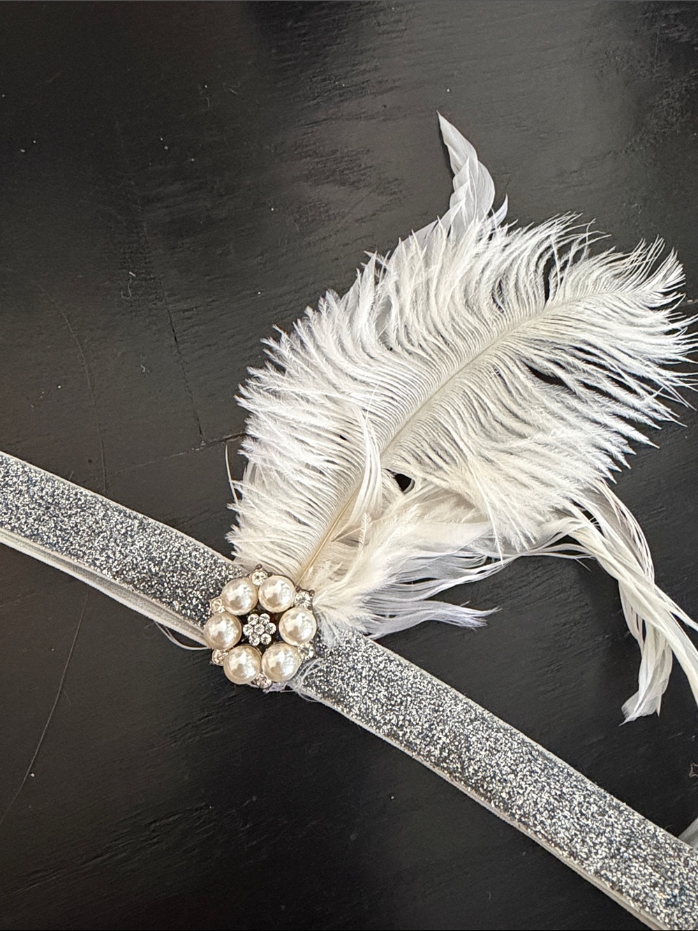 Elegant White Feather & Pearl Headband - Flapper costume Accessory